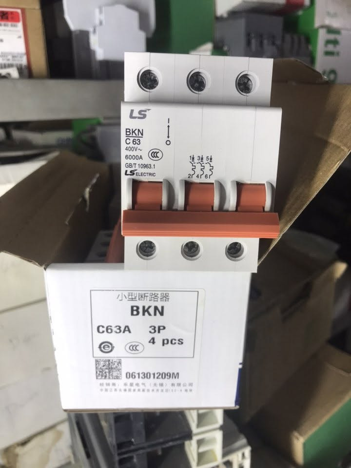 ⚡️ جاهز لأي توصيل كهربائي بأمان وثقة! ⚙️
متوفر لدينا جميع أنواع القواطع الأصلية من Schneider Electric – ABB - HYUNDAI– LS – CHINT وغيرها 🔋

✅ جودة مضمونة
✅ أسعار تنافسية
✅ متوفر جميع الأحجام والامبيرات
✅احادي-ثنائي-ثلاثي
متوفر جوزات  ايرث لكج 🔥
📍 معرض الشمعة لتجارة الكهربائيات
بغداد – كمب سارة، مجمع مأمون التجاري
📞 *********** للطلب والاستفسار 
أو مراسلة الصفحة 

💡 كل ما تحتاجه من تجهيزات كهربائية الأصلية تلكاه عدنا!
🚚توصيل جميع المحافظات
