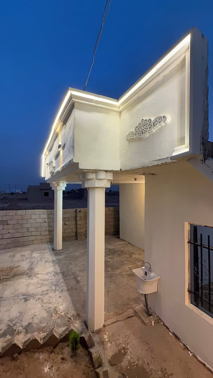 بيت طابو للبيع 
المساحة 200 متر 
الموقع 📍 المجزره يم حايط المعهد 
يتكون من غرفتين نوم وربعه ومطبخ 
بيت كامل وجاهز للسكن 
السعر 45 مليون 
الشراي يتصل ***********
