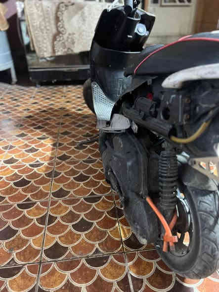 للمراوس شعندك نزل….. 

خير من الله تجي وتفحص بعينك بيها قاعده اصليه 
وصالنصه اصليه
 وشوته مال 4 
وصدر وقبق فلاوين 
ويدات بريك اصليه 
عضمه سكليتر 
وياله مشيف اصليه مو تجاري
دراجة كامله مكمله تريدها مال لعب تريد تقبطها كفرات
55 ناشفة
