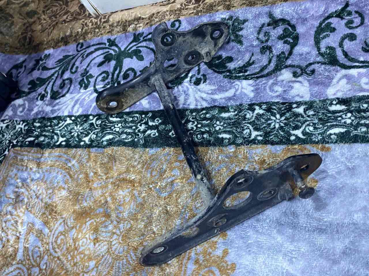 الديوانية 
السلام عليكم غراض ماكس لبيع كفرات لو احمر مستخدم بس شهر كفرات جديدة سعره ٣٠ بي مجال +سبايدر كاربون فايبر سعر ١٠ +شيال اصلي مال رمبه سعره ١٥ + دبلات ماكس امامي شغالات سعره ٢٠  +عداد شغال +قطره مال دهن هو ول ملقط سعرهن ٧ +استان موبايل سعره ١٠  الرقم ***********  بس وتساب ما متواجد عل فيس
