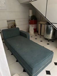 ديوان • يحتاج تنظيف • مستعمل