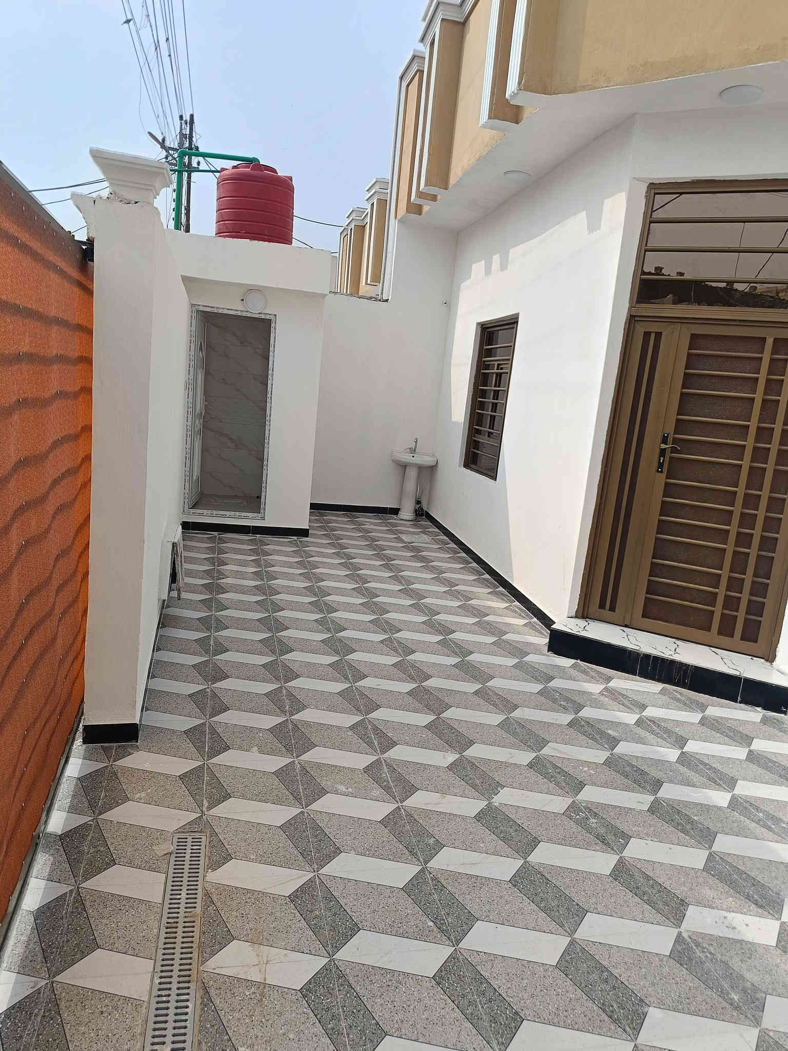 ♦ للبيـــــــــــــــــــــع ♦
🔹 #دار_سكن 🔹

▪️ العنــوان: شط العرب_الجزيرة شارع
     #الصقر  يبعد ٥٠٠م عن السوگ

▪️ التفاصيل: مساحة 175متى بناء
      بلوک مسلح غرفتيــن واســتقبال
      وصالة ومطبخ وصحيات وگراج
      وحديــــــــقة

▪️الخدمات: شارع ١٠متر  
    #مجاري_وكهرباء_وماء 

▪️الأصوليات: طابو صرف بأسم عراقي
    #وكالــة_ومكاتبــة_وطابو
    ♦مالك الأرض ساكن بنفس المكان♦

▪️ #الســـــــــــــعـــر 78
        قابل للتفـاوض

📞 للاستفسار ***********
