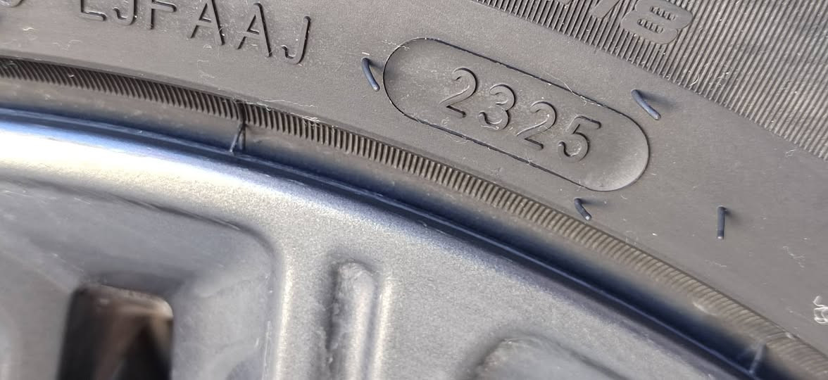 كيا فورتي 2020 GT-Line اعلى فئة
 رقم اربيل انكليزي 
وارد امريكي
ماشيه 47 ميل 
المواصفات :
مكينه 2000 دوش
بصمة تشغيل + بصمة ابواب
تخم اطار امامي جديد
فتحة سقف
بروجكترات
بك لايت  led خطي
 شاشة كبيرة/ كاميرا خلفية دوارة/حساسات خلفية/ رادر نقطة عمياء جانبي/ رادار امامي تعديل مسار  / رادار خلفي يظهر على الشاشة/ اوتو بريك / مود درايف / تحكم ستيرن / كروس سرعة / مانع انزلاق / ويل كب 17 / بلوتوث/ اواكس / USB/ شاحن لاسلكي
الضرر جاملغ ايمن خلفي
ايرباك قطعتين
بإسم شركة(درة النجف) في اربيل
المكان / النجف
للاستفسار الاتصال/ ***********
