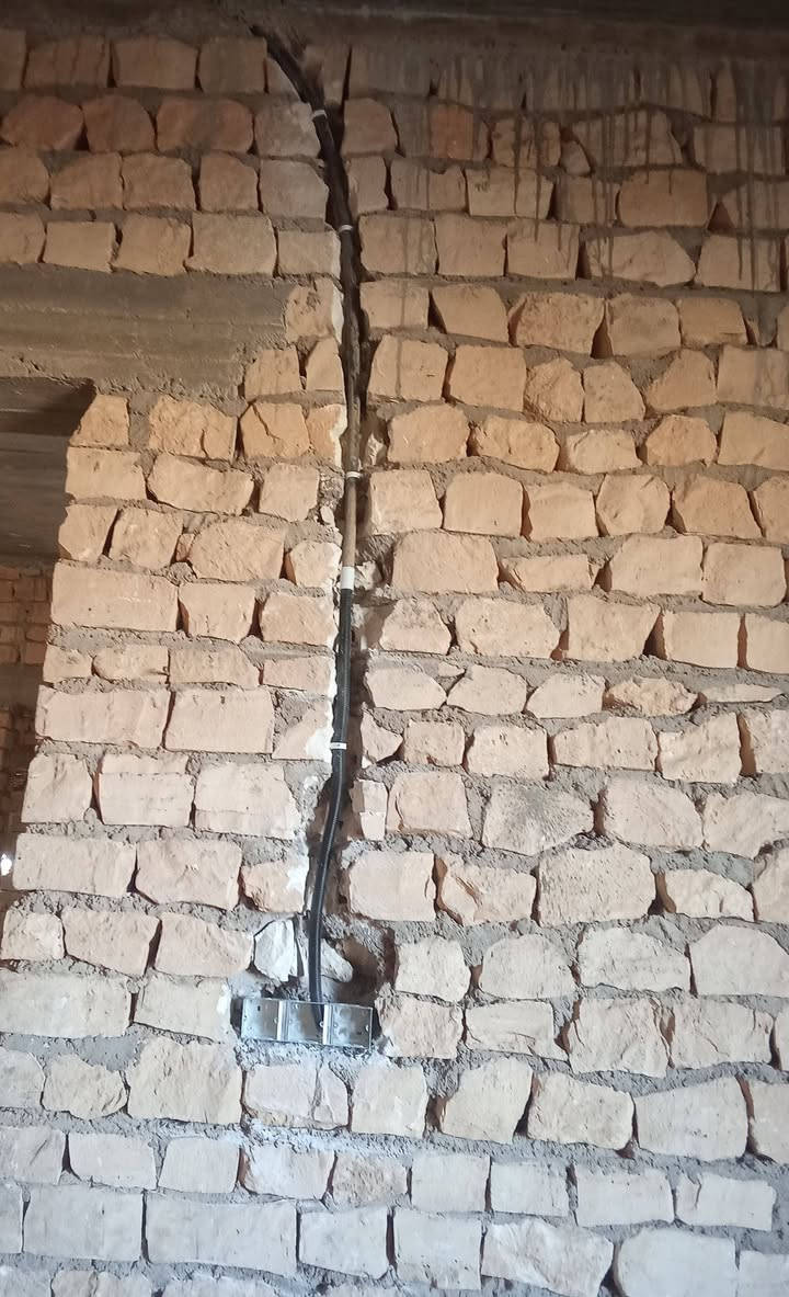 تم الحمدلله حفر بيت نزالات كهرباء في قرية سعده على مكينة ودريل مواعيد مضبوطة ودقة في العمل بأسعار مناسبة الي  عنده حفر نزالات كهرباء يتصل على الرقم ***********
