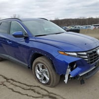 توسان موديل 24 بغداد نصف فول حادث بسيط جدا بدون ايرباك بيها كلير بسيط ...