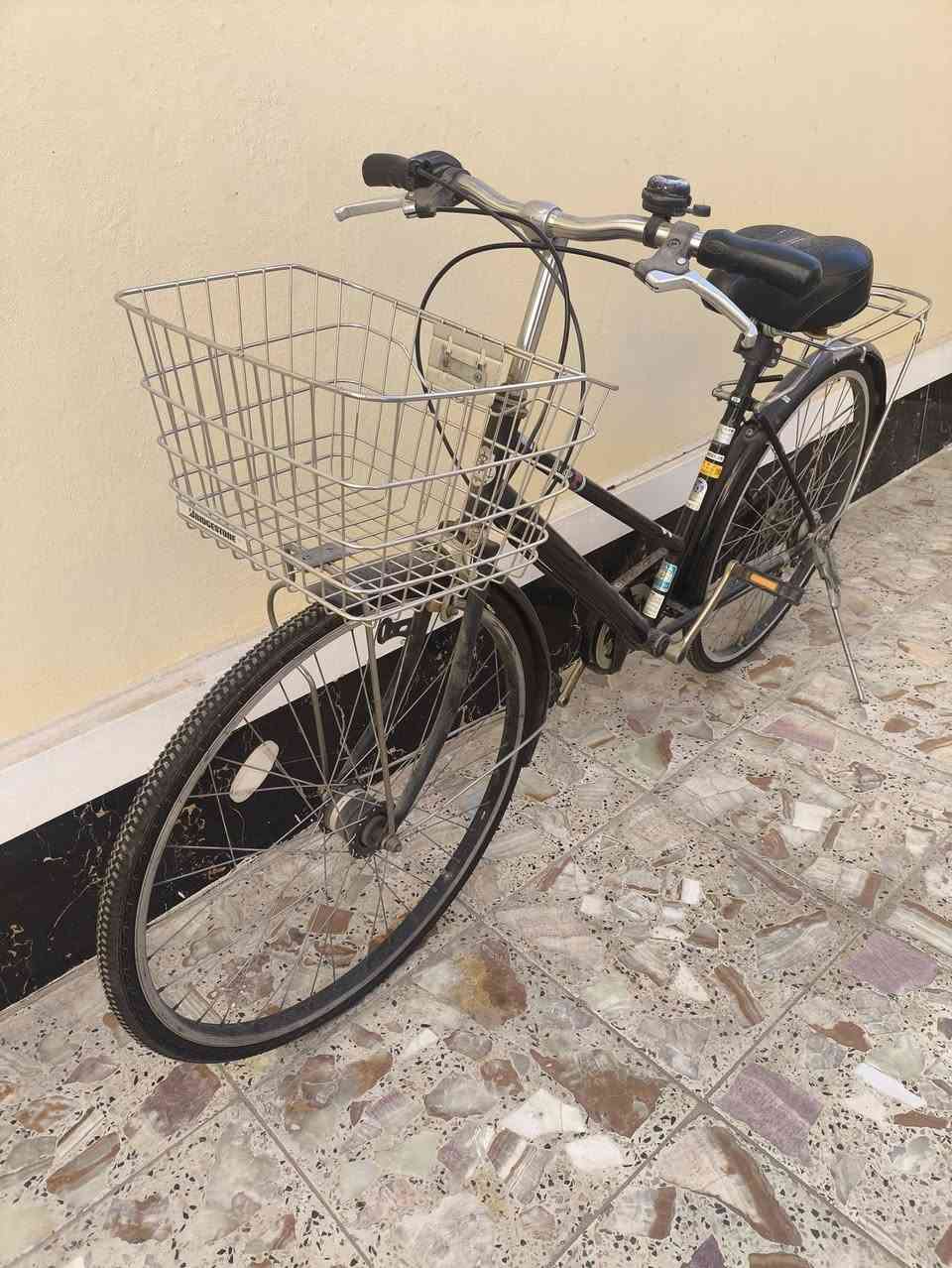 السلام عليكم 
بايسكل اخو الجديد استعمال سبعينخ
حجم 26 كلة مختم شيمانو 
مكان بغداد الدورة رقم ***********
السعر ٩٠ و بي مجال
