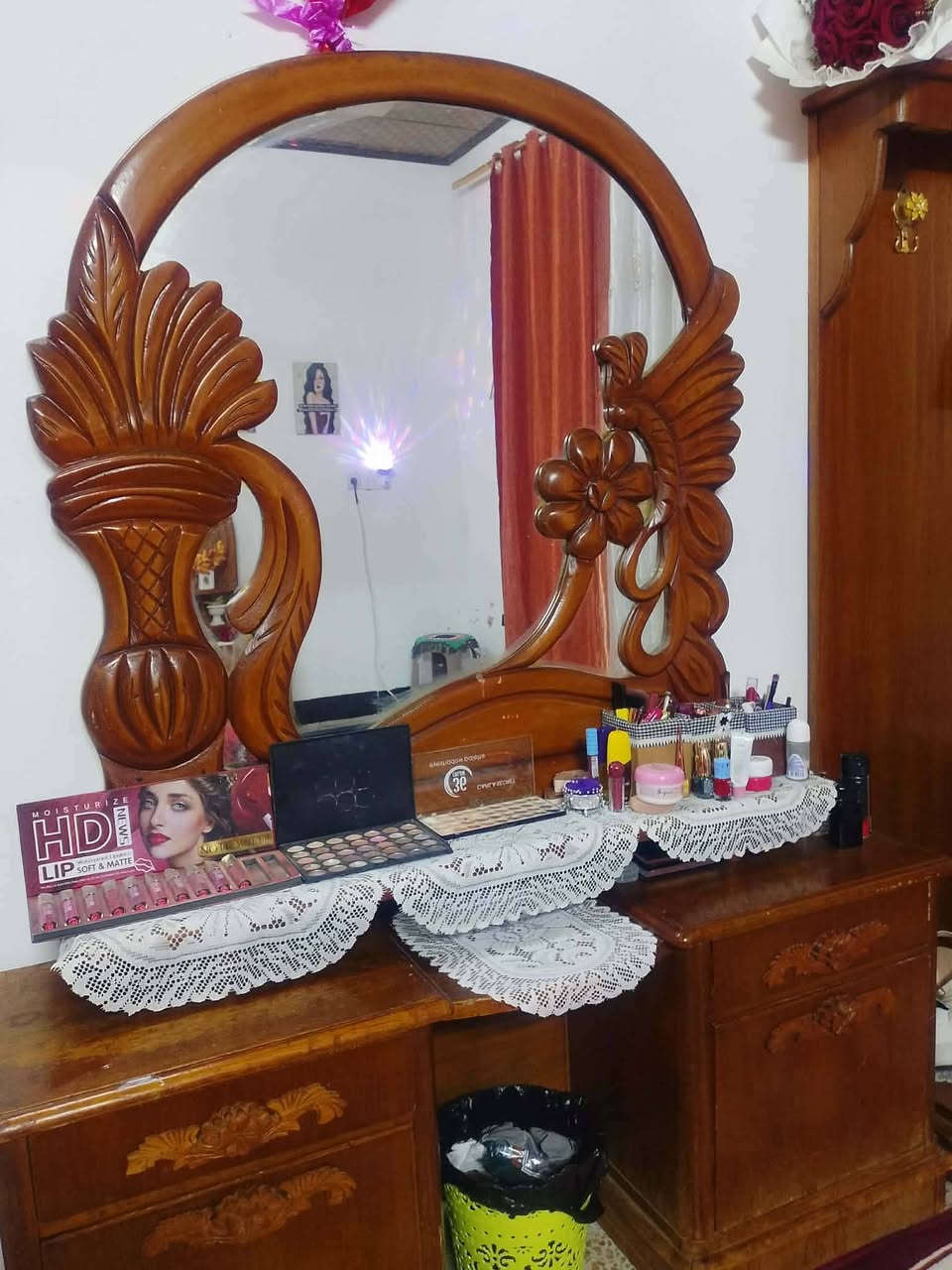 البيع  السعر 450وبيها مجال بصيط 👀
***********
