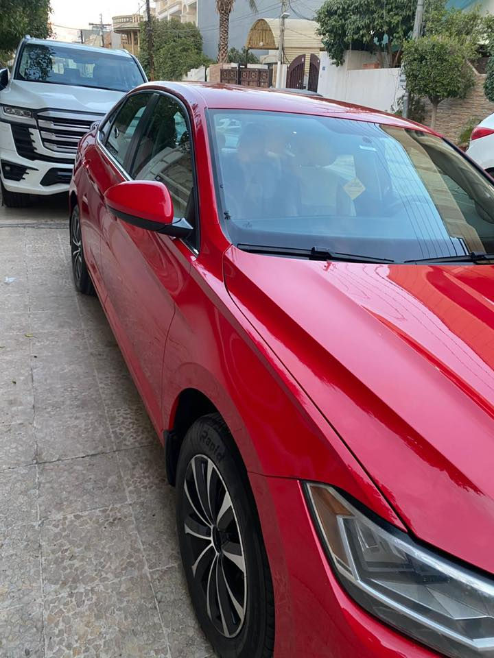 فولگسواكن جيتا فئة se المرغوب 
موديل 2019 وارد امريكي
ضرر خفيف تعديل بارد اصبعين خشم البنيد واصبعين من الچاملغ وباقي الغراض نفسه مشدود مال الشركة ايرباك سليم 
ماشية 74 الف 
بيها كلير من امريكا باب خلف السايق وچاملغ خلفي.

محرك وگير على وضع الشركة جديدة 
بنزين كله محسن ودهن اصلي

سيارة مال موظف مامتعوبة نهائيا 

رادار امامي خلفي + كاميرا خلفية + رادار جانبي (نقطة عمياء) + فول مواصفات الجيتا المعروفة - فقط بدون فتحة.
طحم تواير جديدة أوربي الاصلي باب اول مشدود 
سيارة بعدها بريحة الشركة 
سيارة ترايها طبة لاستيك يجنن 
اسپيرها منازل 
فراشها على وضع الوكالة جديدة لوك 
صور امريكا مرفق بلمنشور 
السعر 135 وبيها مجال للطيبين 
للاستفسار يرجى التواصل مع الرقم ***********
