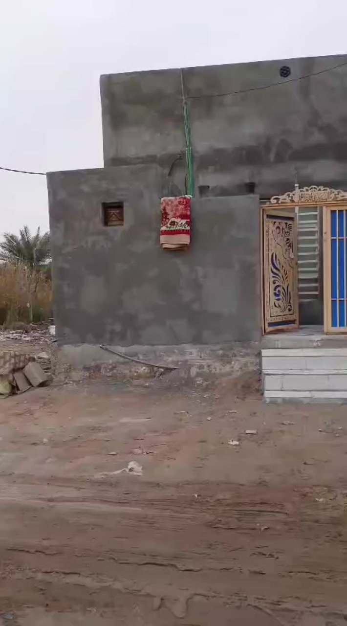 آلُـۜسـۨۚ(✋)ــِۖلُأمٌ ؏ـليۜـ(💜)ـكـۜم وݛحـٍّْـٍّْ⁽😘₎ـٍّْمهہ الًـًٍۖـٍـٍۖ(☝)ٍۖـًٍٍٍّـًٍلۖهًٍۖۂ وبـۗـۗـۗـۗـۗـۗركۧۧــۧۧۧۧۧـۗـۗ(ۗ😇)ـۗـۗاتهۂ دار 💒للبيع مساحه 100متر..مربع..الدار.ركن..بناء.جديد.يحتوي على غرفة نوم وصاله واستقبال ومطبخ وتخاريج داخليه وخارجيه.البيت عالي عن الشارع ثلاث بايات أساسه كونكريت بناء بلوك.سقف عكاده.البيت متشرف وكامل.. ماعايز شي بس سقف ثانوي البيت سيراميك وبورسلين ماء وكهرباء كامل من كلشي.العنوان كوفه براكيه مقابل شارع المطار القديم بفرع السوق بشارع..الزرفات..السعر 33مع المجال البسيط  
اللاستفسار اتصل علئ رقم وساب  📲***********📲
