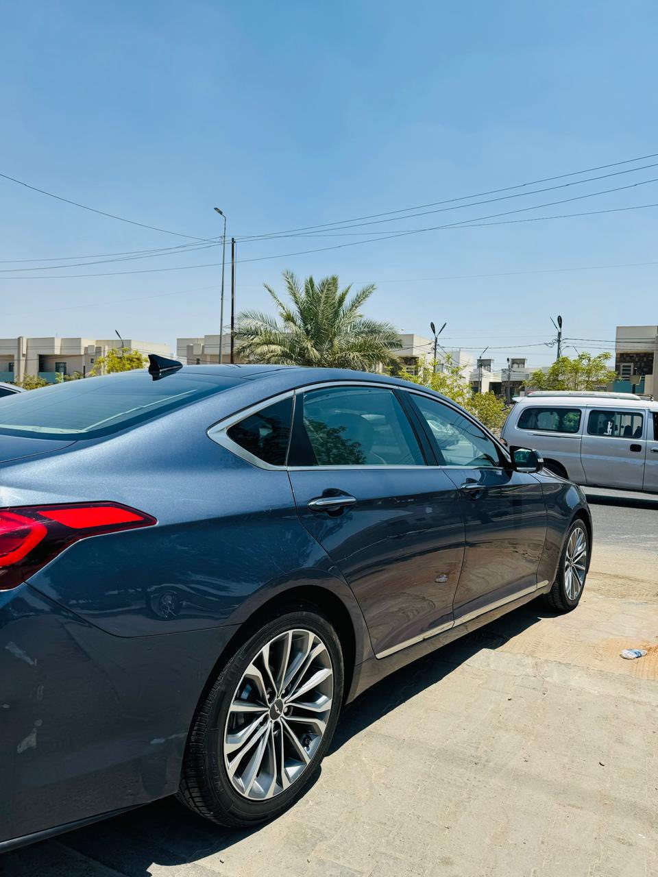 جينيسس 2016-G80 – فئة بريستيج (Prestige)
⚙️ المواصفات:             
المحرك (V6) بسعة 3.8 لتر يولد قوة 311 حصان
 تو ويل
 1. شاشة معلومات ملونه مقاس 7 بوصه وسط العدادات التقليدية+ شاشة معلومات وترفيه مقاس 8 بوصة تدعم ملاحة وابل كار بلي واندرويد أوتو
 2. المقاعد جلد فاخر (نابا)
 3. كشنات أمامية كهربائية (12 وضعية)+ تبريد وتدفئة 
 4. رادار أمامي، خلفي، وجانبي نقطة العمياء
 5. تحديد مسار + تنبيه الخروج عن المسار
 6. علامة ترحيب (شعار جينيسس) عند الاقتراب
 7. حساسات أمامية وخلفية 360 درجه
 8. مرايا تعتيم ذاتي + قلاب + هيتر + شعار جينيسس
 9. زجاج دبل عازل
 10. لايت LED نهاري وليلي + عدسات زينون عالي/واطي أوتو
 11. خاصية الصعود المريح (الكشن يرجع للخلف مع الستيرن عند النزول )
 12. خفض صوت التبريد والصوت تلقائياً أثناء الاتصال
 13. نظام صوتي Lexicon بـ 17 سماعة
 14. فتح صندوق  تلقائي عند الاقتراب
 15. 4 وضعيات قيادة: عادي – إيكو – سبورت -ثلوج
 16. ستيرن كهرباء 
 17. كير  8 نمر
 18. شفتات ستيرن
 19. بانوراما كامل
 20. خزن ميموري لوضعيات الكشن
 21. سايد بريك بصمة
‏ 22. Auto Hold
 23. بردة خلفية كهربائية تنزل عند الرجوع للخلف + جوانب 2 خلفيات
 24. تبريد 3 مناخات منفصل
 25. جام أوتو (4 جام)
 26. تدفئه بالستيرن + اهتزاز بالستيرن
 27. مانع تصادم+ قياده ذاتيه+ مثبت سرعة ذكي يحافظ على المسافه بينك وبين السيارة الامامية
 28. بانوراما ثلاث وضعيات
 29.ترحيب عند الاقتراب وبصمة ابواب وصندوق ذكي —————— للأستفسار***********
    🚫  رقم بغداد 🇮🇶السعر158
