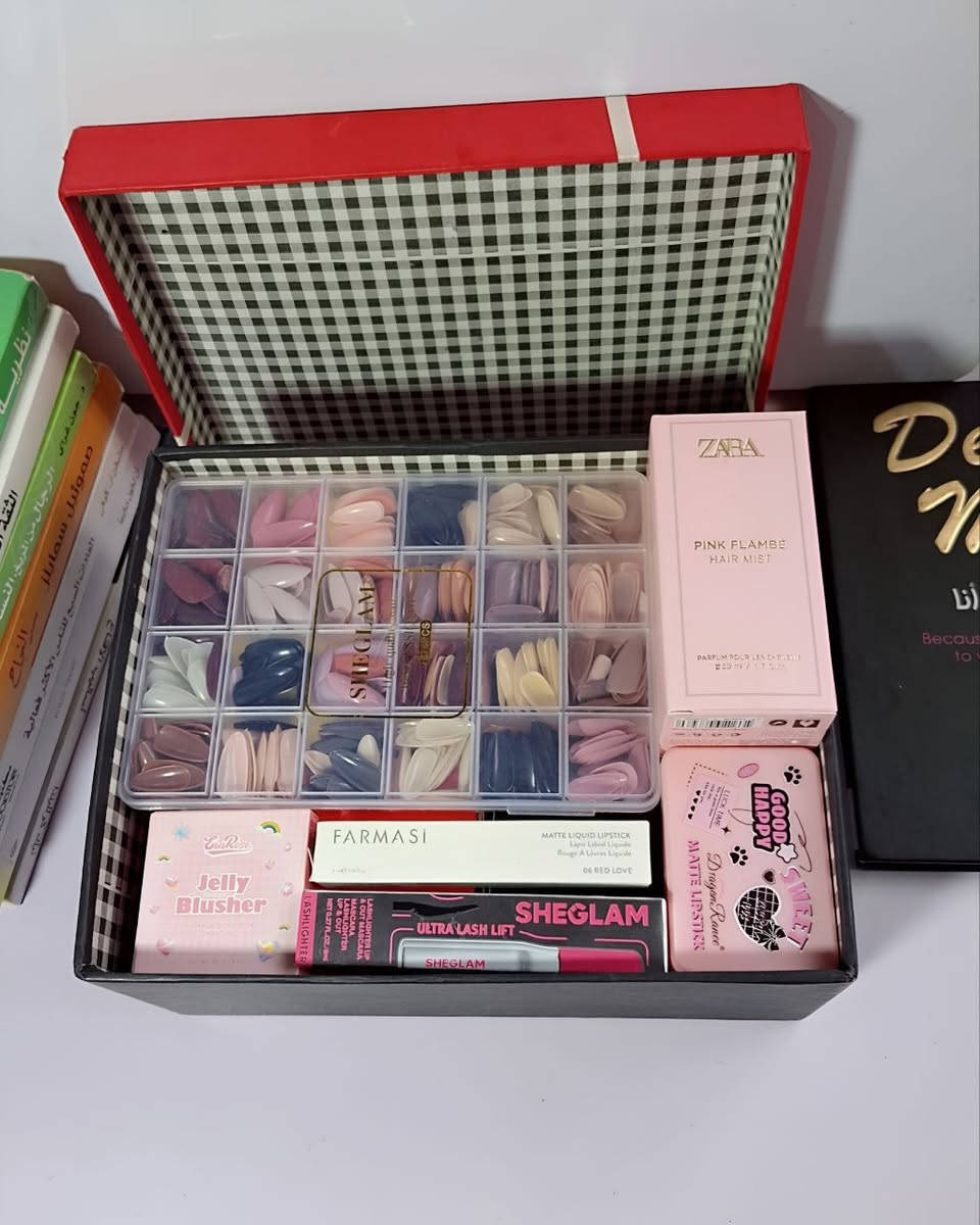 بوكـس الدلوعـات 💗👄🫶🏻
مممكن تـطلبوة كهدية لشخص او لنفسكم 🙈
💗 سيت اضافر اكريلك من شيگلام SHEGLAM 💅ضـد الكسر واحجام تجنن تناسب كل الاضافر 576 اضفـر و 24 لـون.
💗 سيت حمر الحجم الميني ستك الوان ترابية لطيفة تخلية بالجنطة. 
💗 حمرة فارمسي عشق كل البنات اللون من اختيارج ياعمري 🤭
💗 مسكارا شيكلام تطول رموشج بشكل مخيف 💀
💗 بلشر الجيلاتيني مع لمعة يخلي خدودج يلمعن او ورديات ويستخدم للشفة ايضاً. 
💗 عطر زارا الوردي وييييين ماترحين راح تنسألين علية خورافي وفواح 🌠


**إذا كنت صاحب هذا الإعلان وتريد حذفه لأي سبب، رجاءا أرسل رسالة إلى الدعم الفني**