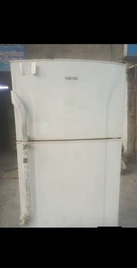 ثلاجه البيع بسعر مناسب 07853614938