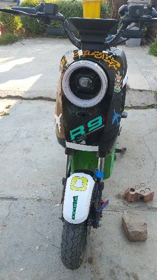 السلام عليكم دراجه شحن R9 دراجه نضيفه ٥ بطاريات دراجه مصروف عليه فقط جاملغ كسرين بسيط ممبين من ناحيه الجمبزه ولغراض + مبدل سكليتر بي عطل بسيط راسلني بل خاص تعرف العطل سعره ٣٧٥ وبيه مجال بسيط للشراي رقمي *********** او خاص موجود
