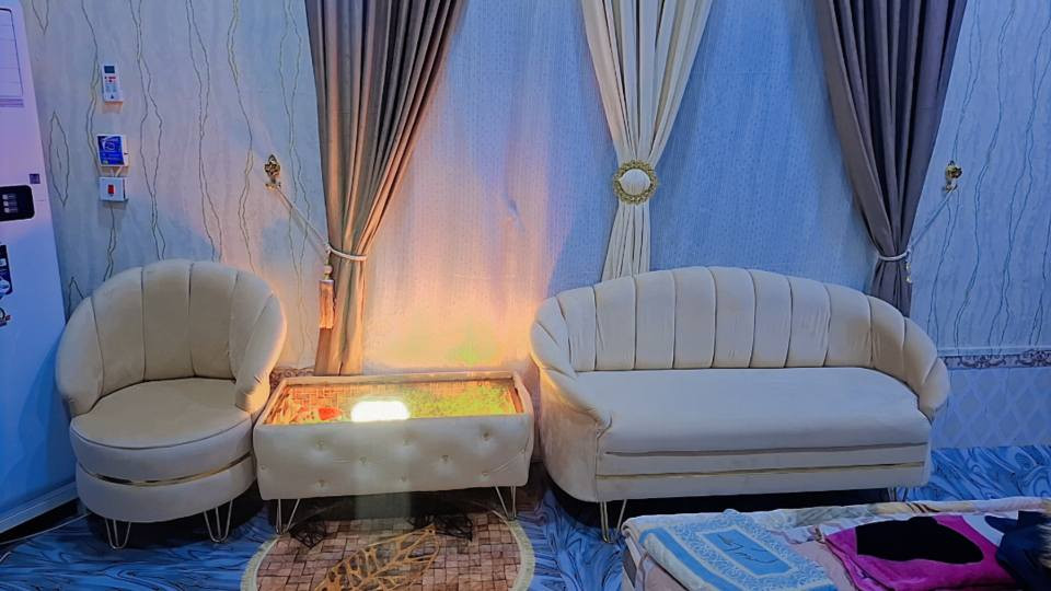 سلام عليكم قنفه + كرسي +طوله ثريدي للبيع 
جديد مثل ما تشوف بل صوره صارلي 15يوم من فصلتهن 
بس خذن بكان بل قرفه سعرهن 400
الن طاوله قاله عليه كلش اني فصلتهن 500
هذه رقمي 
*********** الزبير, البصرة
