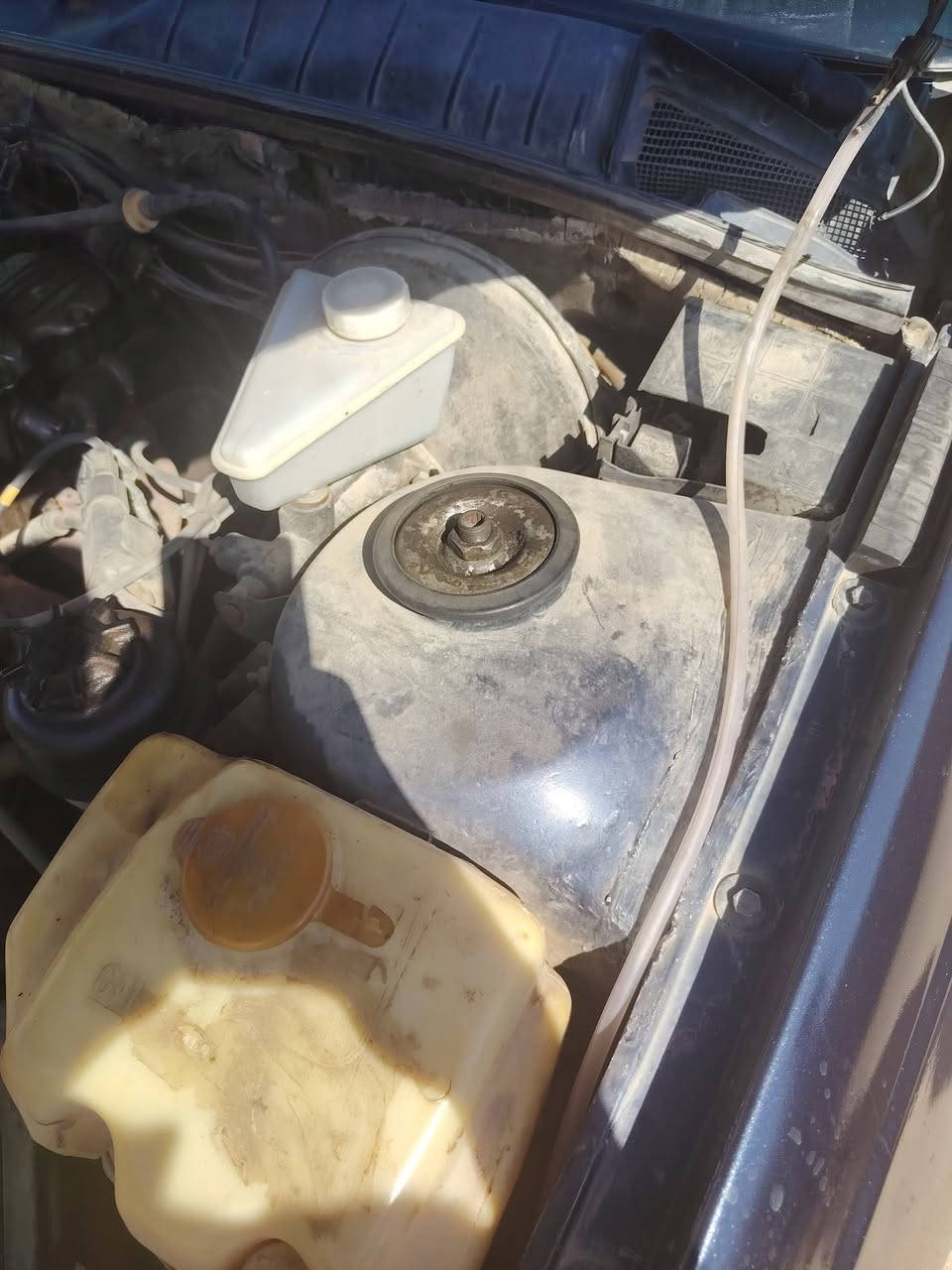 اوبل اوميكه للبيع موديل 91سياره حلوه خارج وداخل مكينه الفين جديده صدر جديد تايرات جديد كير عادي  تحويل ثاني يوم سعر 30وبي مجال *********** العنوان الرمادي الجزيره الطرابشه قرب جسر على حاتم
