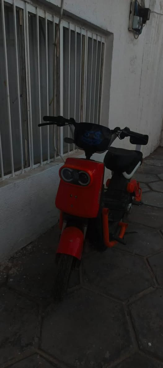 دراجه r8 فول مواصفات تشغيل عن بعد تشغيل كارت تشغيل اسويج 6بطاريات اكبار ضوه عالي ناصي دبل اشاره تنبيهه سرقه تنقفل الدراجه اثناء السرقه تحمل وزن من 120ال130دراجه نضيفه ما ناقصهه برغي تايرات جدد مال وكاله دراجه  طلعتهه وكيل DX قبل شهرين عدي وما طالع بيهه اهواي ماشيه4كيلوات تطلع بل شاشه شاشه كبير عرض نوع العطل والحساس وقفل سرعه والعداد وكميت الشحن 
السعر350بيهه مجال بسيط
الرقم. ***********
