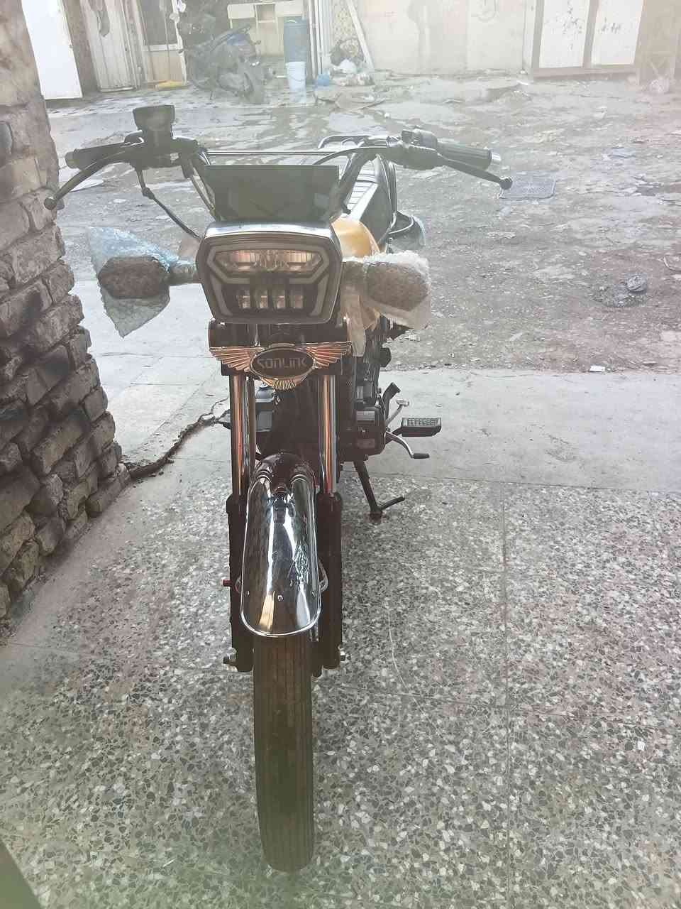 السلام عليكم مديل ٢٥ ضاغطه وزنجيل للبيع دراجه نضيفه يشهد الله السعر ٨٠٠ مكاني البنوك شارع الفتلاوي ***********
