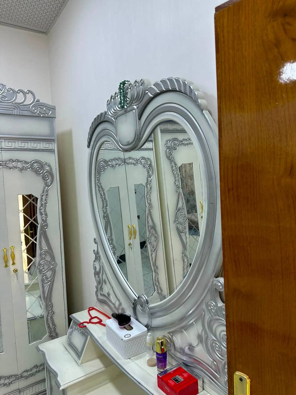 سلام عليكم بيت بناء جديد صب سقف ارضيه مامستخدم ابد جاهز من كلشي المساحه 100 م موقع حي ميسان مقابل شارع السبيس عسكري شارع مدرسه در النجف اتصل وتدلل ***********
