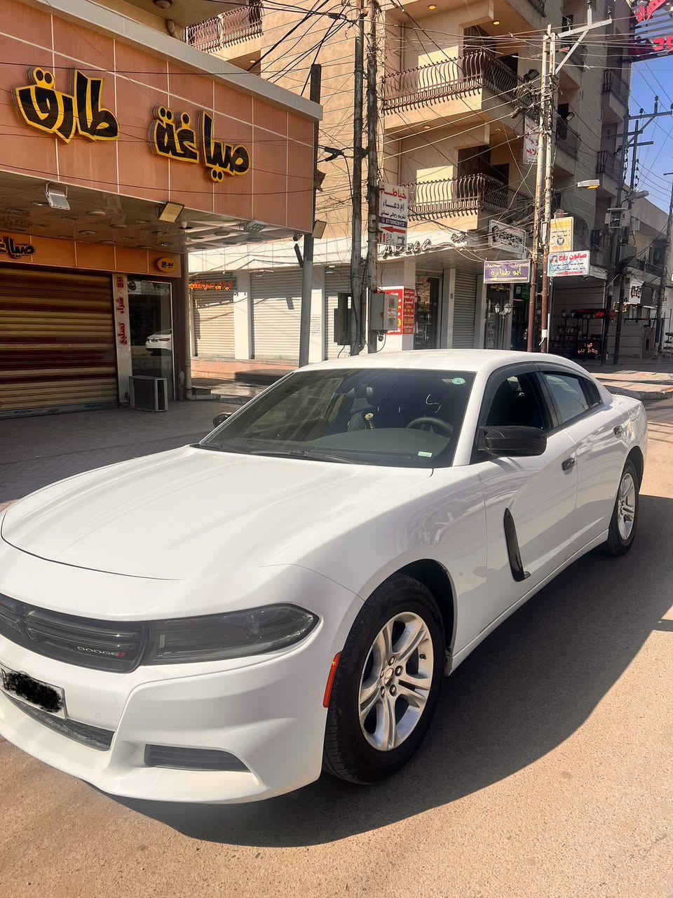 السلام عليكم 
جارجر 2022 وارد امريكي محرك 6 سلندر 3600 بيه فقط دعاميه خلفيه ومبدل قبق جنطه بلادي من امريكا بدون دواخل وايرباك وصبغ جديده ماشيه 50 الف رقم اربيل للاستفسار الاتصال ***********
