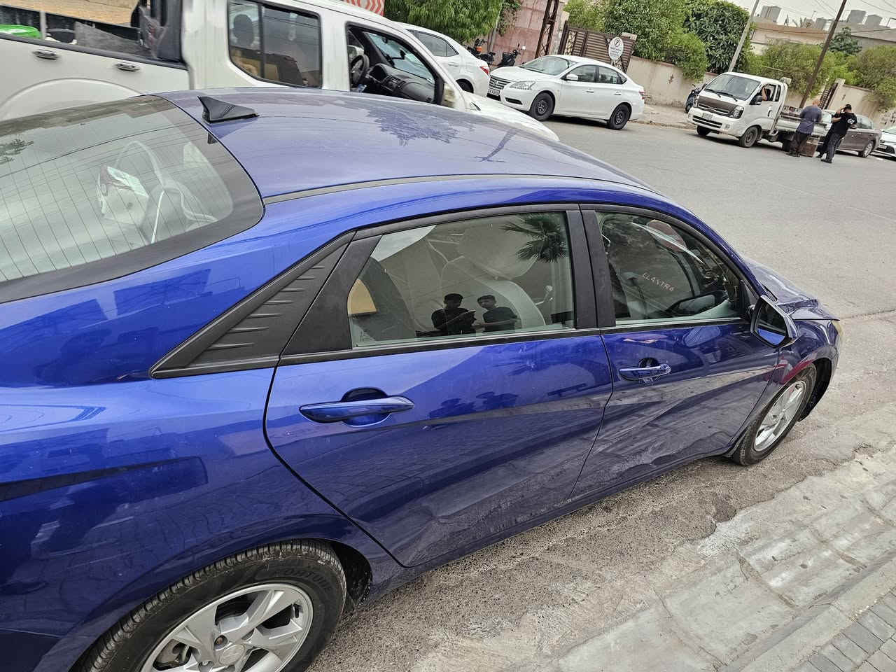 السلام عليكم 
إلنترا وارد أمريكي  كلين تايتل بدون صبغ ماعد الي بالصورة 
موديل 2023
مواصفات : 
رادرات امامي وخلفي وجانبي 
فول تحكم استيرن 
كاميرا خلفية 
توقف ذاتي 
ثلاث انواع قيادة سبورت ونورمال وسمارت 
شحن USB 
ماشية ٦٨ الف كيلو 
رقم بغداد تحويل ثاني يوم
السعر ١٥٣ ورقة وبيها مجال 
*********** واتساب
