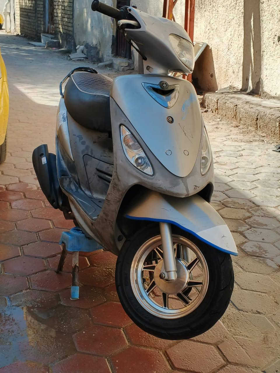 السلام عليكم دراجه ماكس مال رمبه صار لها ثلاثه اشهر من طالعه من حاويه دراجه نظيفه مقفوله من كل شيء ماكينه ما مفتوحه المكان رميته والشراء يجي خاص***********
