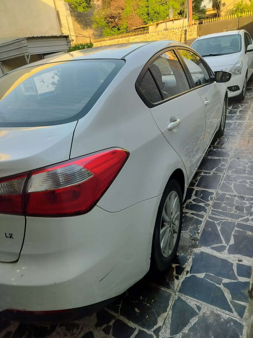 كيا سيراتو خليجي 2016
$110

بيها حادث جاملوغ ايسر وقليل من البنيد  بدون دواخل

والدوسة تحت السائق

تبريد تادفئة شغال 

تخم تاير جديد 

ويل كب 

شاشة وكامرة عمل 

محرك وكير وصدر حالة ممتازة 

رقم بغداد الدولي باسمي

المكان بغداد البلديات

رقم صاحب السيارة 

***********
