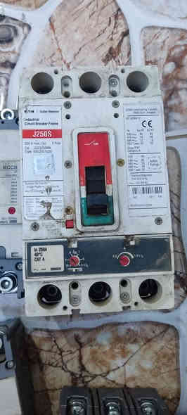 غراض للبيع شلع صندوق بورد 50/70 قواطع 400..250...100...باقي تفاصيل موجود بالصوره 600الف بي مجال
رقم..***********
