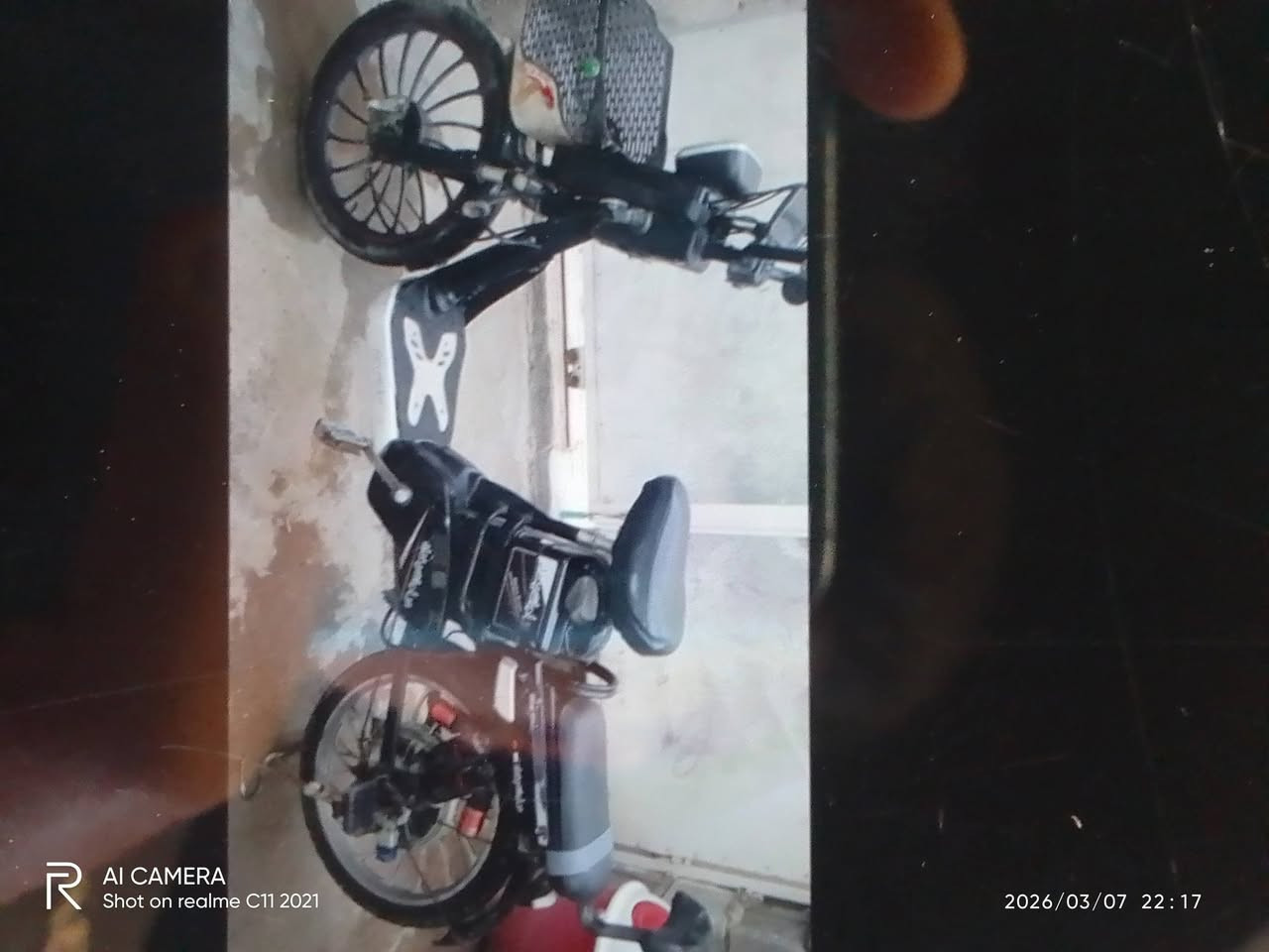 السلام عليكم دراجه شحن البيع السعر 150 بيه مجال  أربع بصاريات كهربائيات شغاله نضام سرقه الرقم / *********** بي وساب
