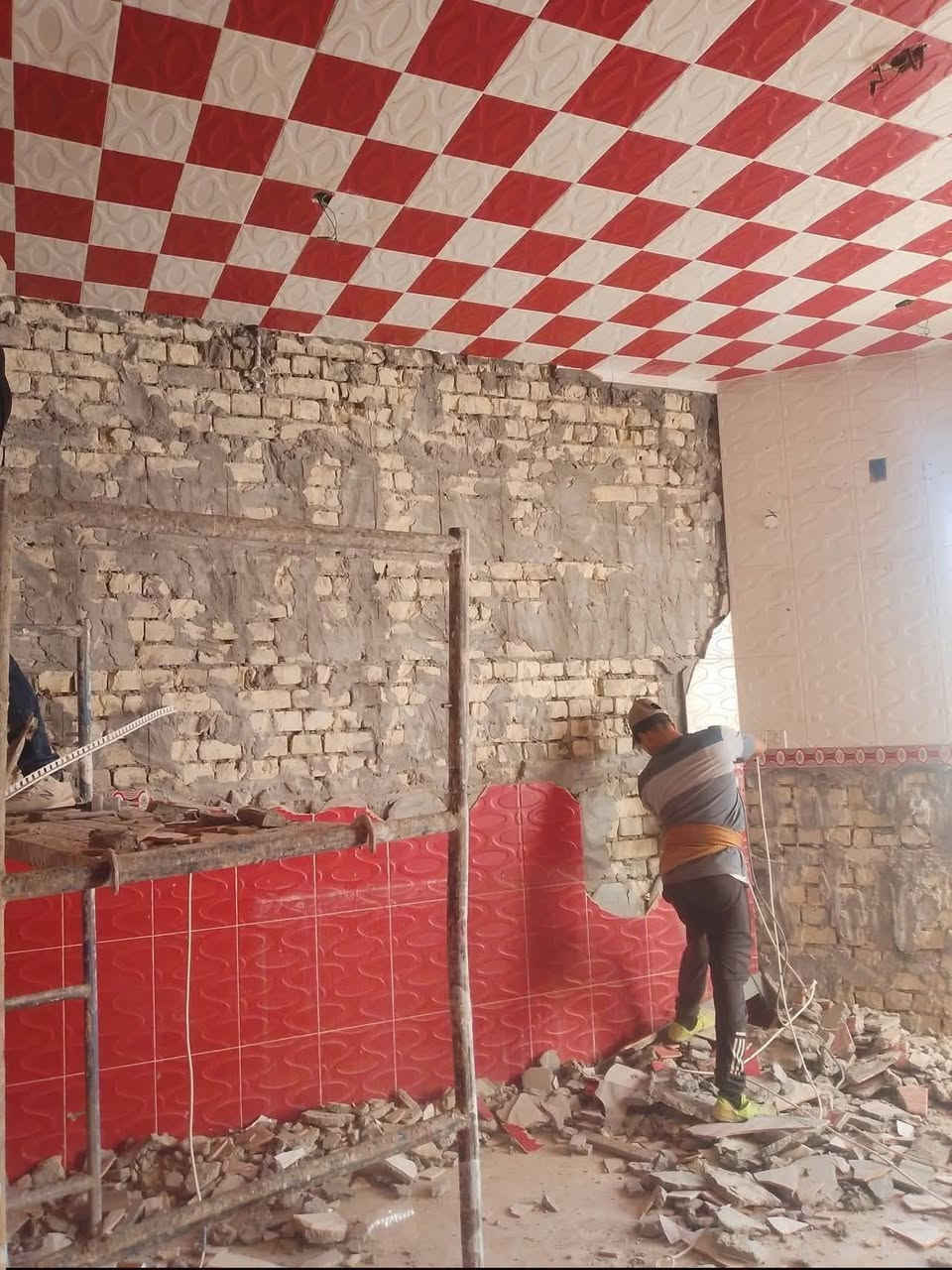 سلام عليكم  / يوجد كادر عمل جاهز/ تصعيد مواد/ تنضيف بيوت/ تفليش/ تكشيط/ تنضيف حدائق/ دفن نهري  / شقلنه ليل ونهار   /ومعداتنه جاهز/ ماعليك بس تصال على رقم  /  ***********
