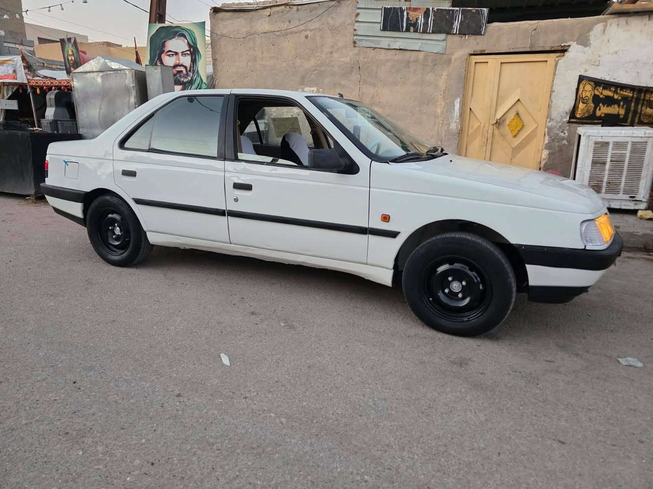 السلام عليكم سياره بيجو 4005 مديل9 سياره كير مكينه حداديه تخم تاير كله جديد سياره جاهزه مال جناي السعر 32وبيها مجال قليل العنوان النجف الاشرف ***********
