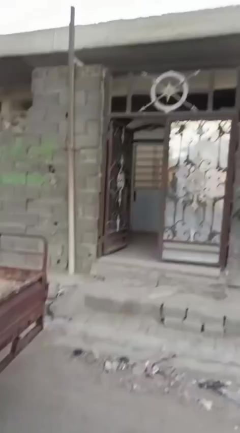 سلام عليكم
بيت في منطقة الحميدية مساحة 100م قرب السوق الثاني علشارع العام كامل من كل النواحي  السعر 42 مليون الشراي يتصل ***********
