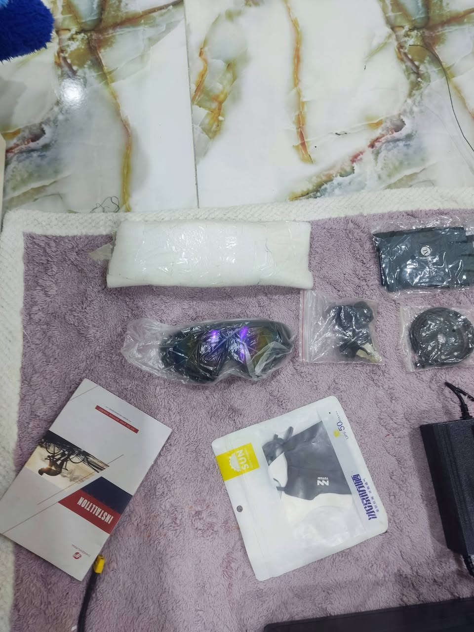 ملف بهل شكل مال بايسكل 3000w 72v ويش تغل على جميع الفولتيات مستعمل مفحوص شغال تريده ويه البطاريه تريده بدون بطاريه مال بايسكل تاير عريض مامتواجد عل فيس بكثره السعر عل خاص او ***********
