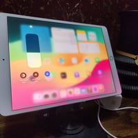 ايباد برو 10.5 سيم كارت جهاز نضيف مكفول ذاكرتة64 اربع سماعات استريو ،ش...