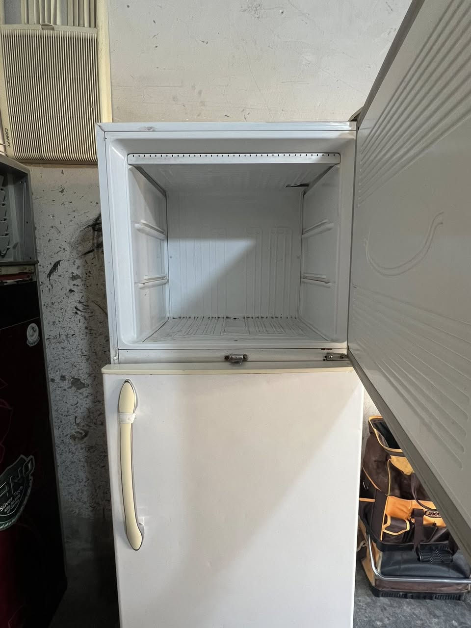 سلام عليكم ثلاجة گرافت الاصلي تجميد فوووول اكبر حجم بالثلاجات بدلتها ماطور على ايدي الاصلي الاصلي انطيك ضمان وياها هم السعر ١٧٥ وبيها مجال 

***********
