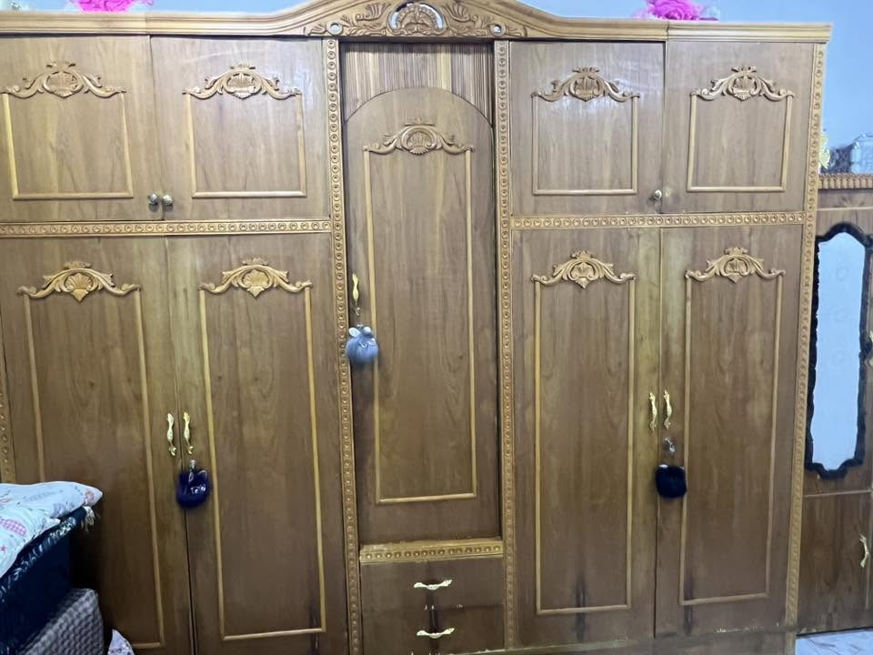 السلام عليكم غرفة نوم للبيع خشب عراقي سعر ٦٠٠الف وبيه مجال بدون دوشك للتواصل ***********كورك ***********
