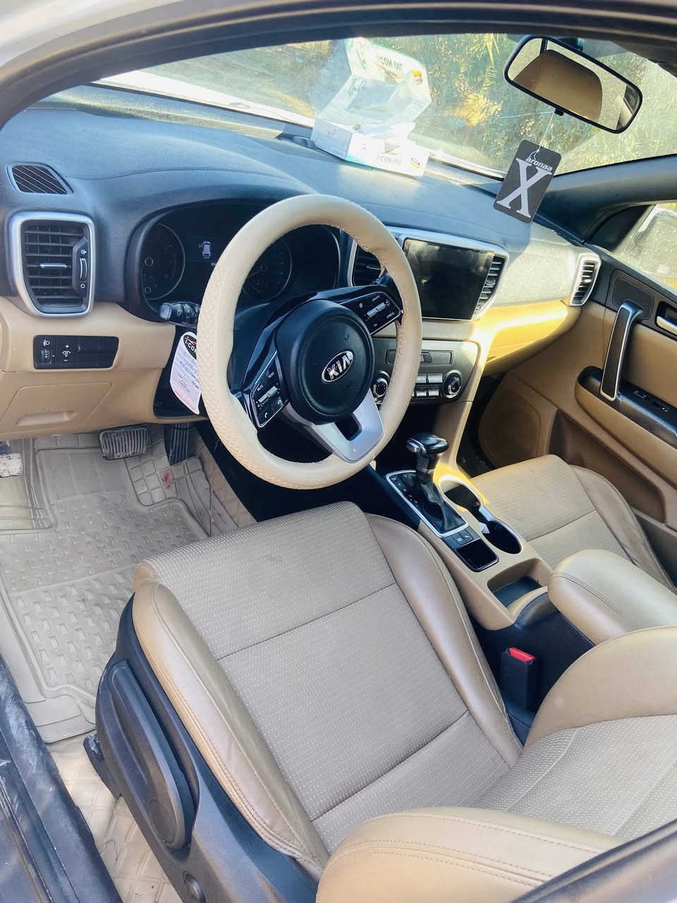 ‏سلام عليكم للبيع سبورتج 2020خليجي مشروع وطني رقم بغداد الجديد باسمي محرك 2000 دوش محرك والكير على الشركةالسيارة بدون صبغ بدون تبديل بيها كارت بسيط الباقي كفالة ماشية 99الف السعر 197وبي مجال لشراي العنوان بغداد المحمودية استفسار☎️***********
