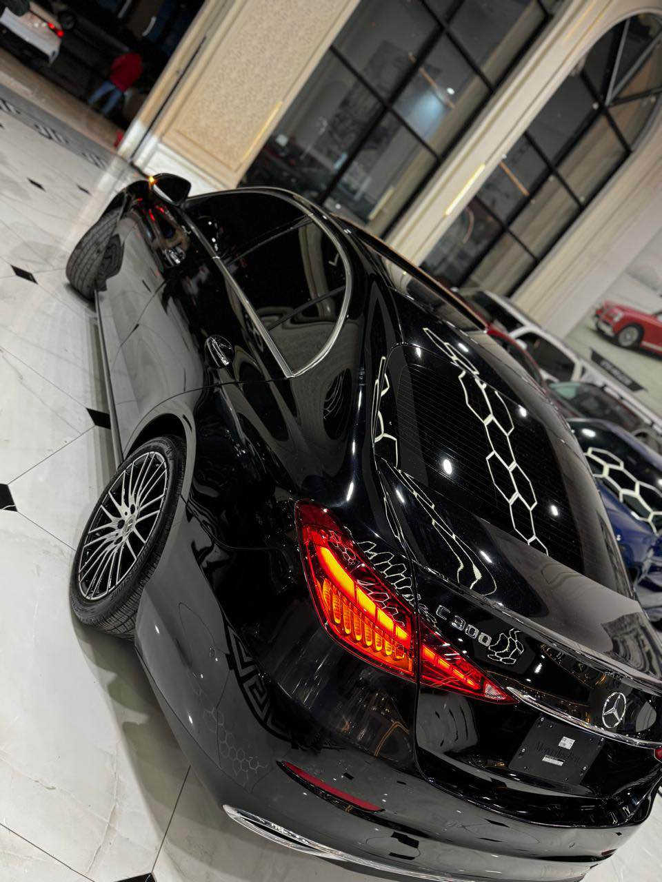 سلام عليكم للبيع مارسيدس c300 
2024 .   جديده كلش
سعرهـا / بدون معامله رجاءً  قفل 315$ ورقة   
مواصفات 
سلايت
كشن مساج
ماشية ٢٩ الف 
بصمة ابواب(دخول ذكي)
اشارة ترحيب مارسيدس
رادارت وكامرات محيطية 4
لايت زنون متحرك
رادار تحذير تصادم
كشنات تدفئة وتبريد ميموري
ستيرن تدفئة
نقاط عمياء
حساسات٣٦٠درجة
قيادة ذاتية 
اصطفاف ذاتي
صندوق كهرباء
وبعد بيها هواية مواصفات معروفة بالمارسيدس
محرك وكير مكفولات
ضررها : بدون صبغ ✅
ايرباك سستم شركة راجع بلادي ✅
سياره جديده كلش مبيه اي نقص 
مكان السياره اربيل
كاتي بعدها تترقم اربيل 
واتساب  موجود *********** أربيل, العراق
