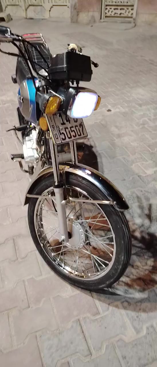 دراجه نامه مديل2023رقم اوسنويه دراجه جديده كلش وكهرباية كلها شقاله حته الرون ولكيلو متر السعر 1850وبيها مجال قليل  مكاني البصره تقاطع الطويسه ***********
