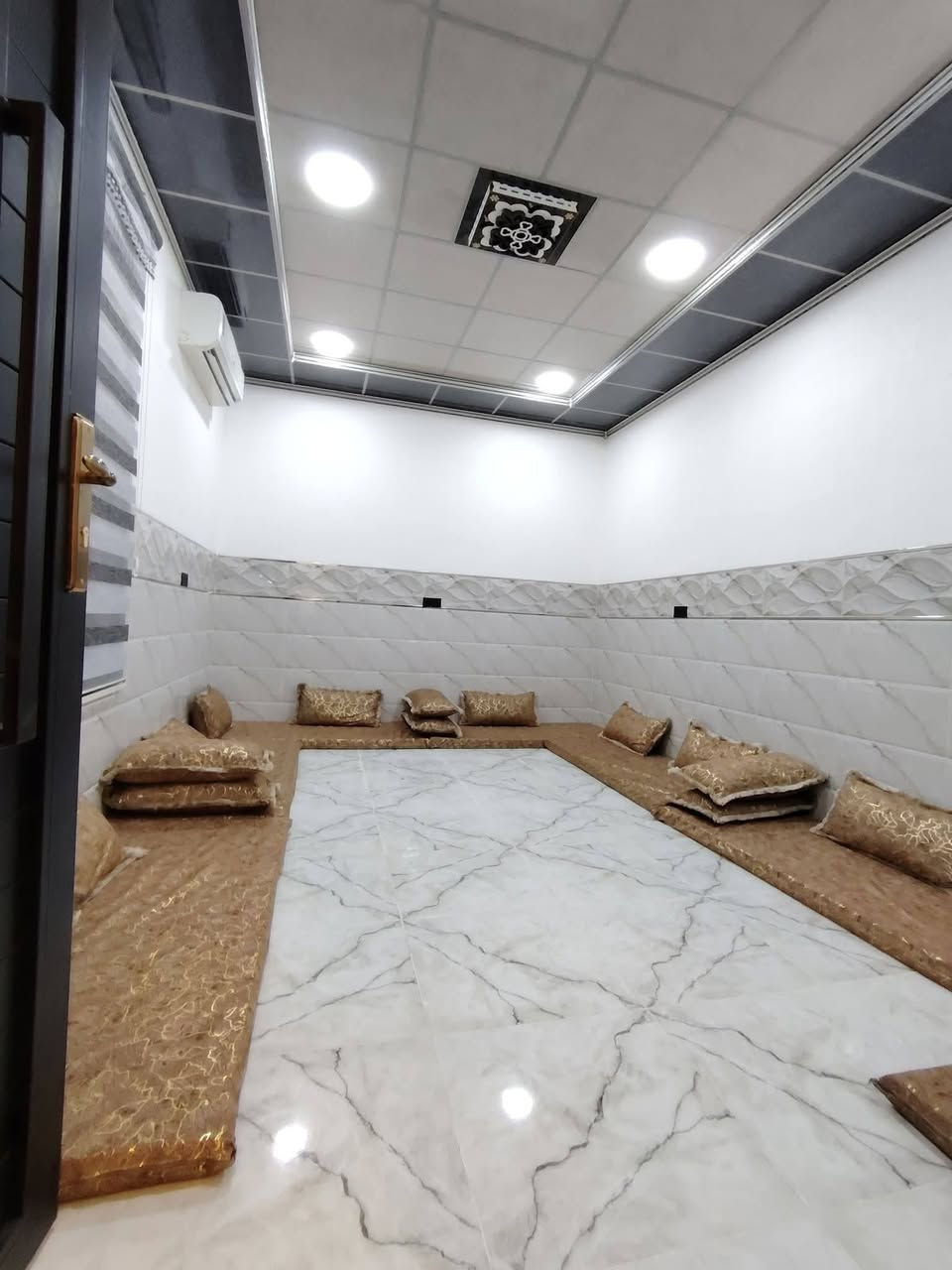 #عروض_مكتب_الدار_للعقار
دار للبيع

حي الملايين الثانية

قرب جامع أهل القرآن قريب من الشارع الرئيسي

المساحه 150م واجهه واجهة 10 م

ط1)) غرفتين نوم واستقبال وصاله ومطبخ وصحيات

ط2))  3 غرف نوم وصاله ومطبخ وصحيات

الدار مفصول الطابق الأرضي عن الطابق الثاني

سند زراعي قرار 25

للاستفسار أكثر اتصل على الأرقام او 

 مراجعة مكتب الدار الكائن في بناء الجاهز مقابل الكمرك 

***********

***********

***********
