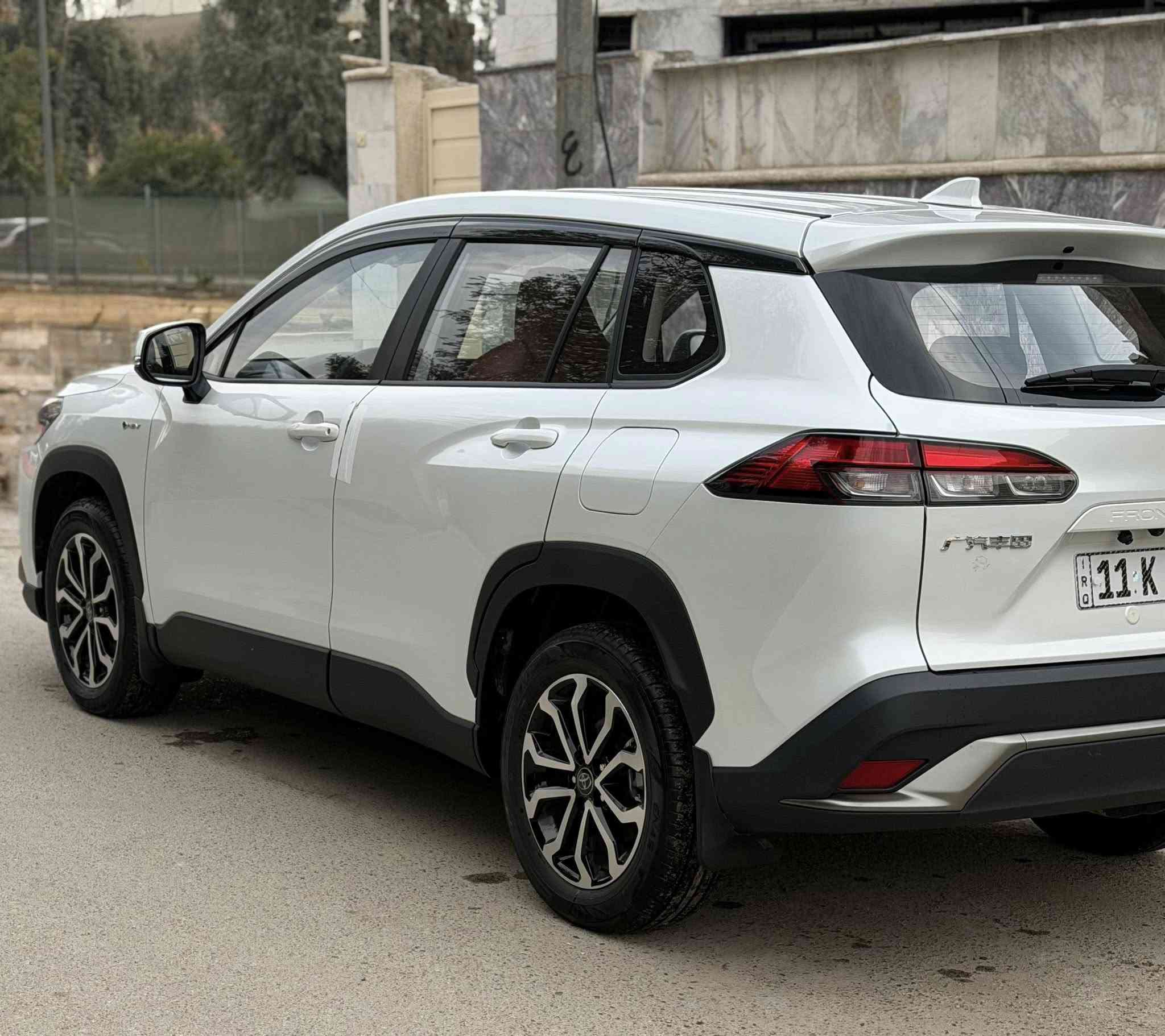 فرونتلاندر موديل 2025 هايبرد رقم بغداد
ماشيه 6000 
المواصفات
خمس كامرات
صندوق كهرباء
كشن كهرباء
داخل جلد
زنون
رادار
تحديد مسار
بصمه
فتحه سقف
نظام الخروج عن المسار
بصمه ابواب
تبريد قطعتين
جام اوتو
اللايت اوتو
ماسحات اوتو
حساس اطارات
حساس مطر
مانع انزلاق
اوتو هولد
ev mode
3وضعيات قياده
سايد بريك بصمه
شاشه بيها ابل كاربلي واندرويد اوتو
تبريد شاشة 
اضافه ارضيات (دواسات)
السيارة جديدة ونظيفة 
الاتصال على الرقم ***********
عنوان بغداد السعر 28,500مليون وبيه مجال
