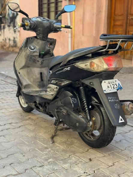 للبيع دراجه سكنس فحل مال رمبه ياباني الاصلي قبق البانزين نفخ ستان كهربائي نوزل خطين  محرك بلادي برغي مملعوب بيه كهربائيات كلها شغاله وراقها كامله أوي نقص مابيها السعر (750》الف العنوان بغداد الكرخ الاتصال على الرقم ***********
