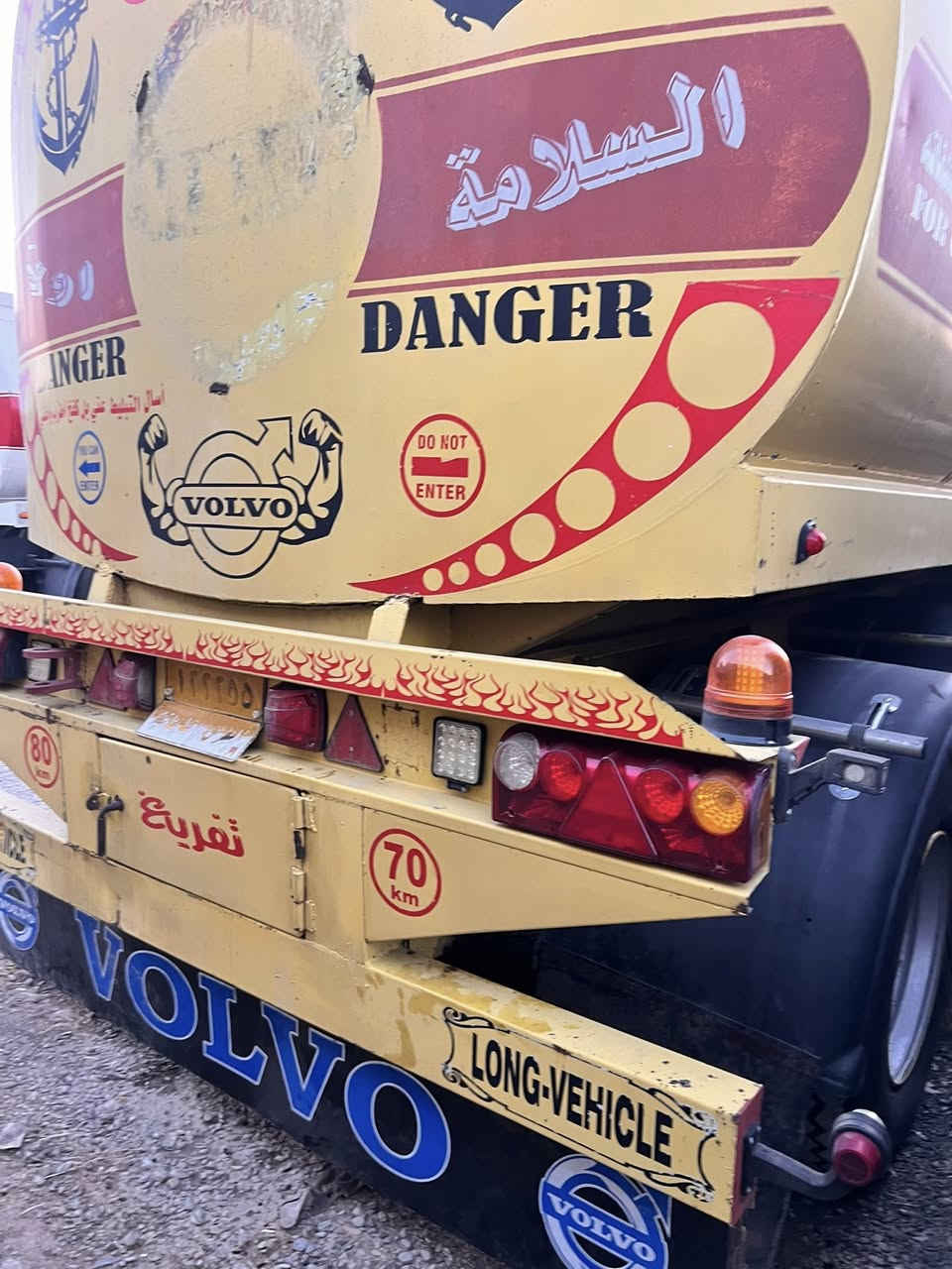 سلام عليكم ورحمة وبركاته عل بركة الله 
فالفو شخاطه صهريج موديل 2002 حجم 460 قماره ثلث خطوط سنوي طوناج جديدنضام GPS  تاخم تاير راس عاربانه تانكي كالبرس دبل تاير سبرنك سياره موجوده في شركة شمس كركوك 
***********
***********
مكان شركة مفرق شوان مقابيل كبان اربيل كركوك
