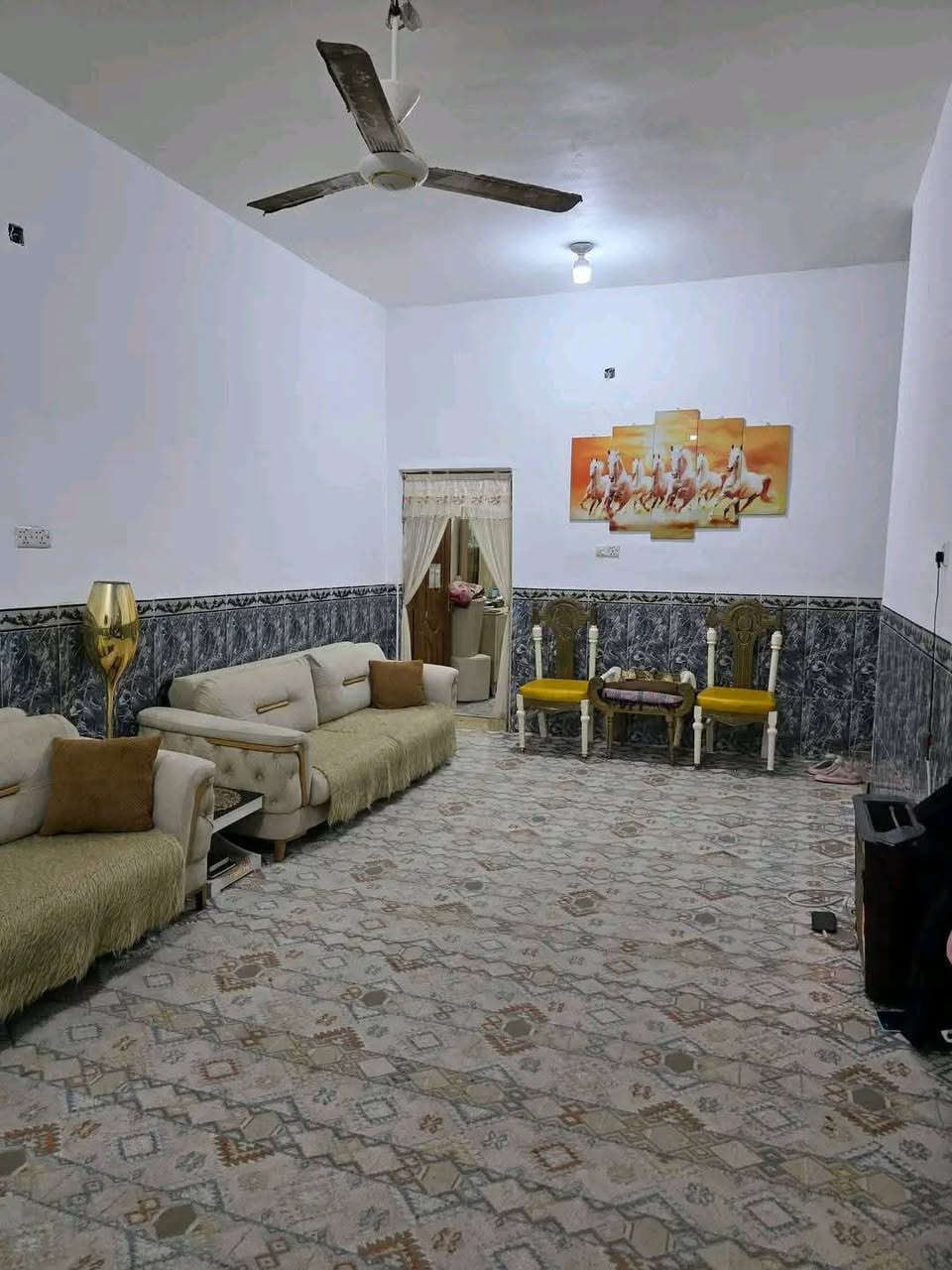 اعلان.....
بيت للبيع بال36 

مساحه 120متر قرب مدرسة بيت العتيق طابقين 

الطابق الاول يحتوي على غرفة وصاله ومطبخ وبراني وصحيات 

الطابق الثاني يحتوي على غرفة وصاله 

السعر الكلي 125 مليون

مطلوب اسكان 45

التسديد الشهري 250 الف

للاستفسار اتصال على الارقام التالية 

***********

***********

***********

مكتب الساعي للعقارات  🏢🏢

العنوان سايدين حي الشرطه مقابيل اسواق الريتاج 🏢
