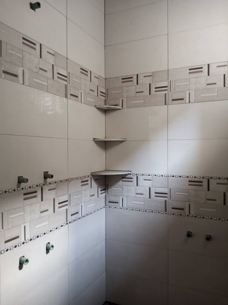 مستعدون لعمل لسراميك/والكاشي/البورسلين بأنواعه العمل داخل كربلاء فقط خاص متواجد رقم الهاتف***********
