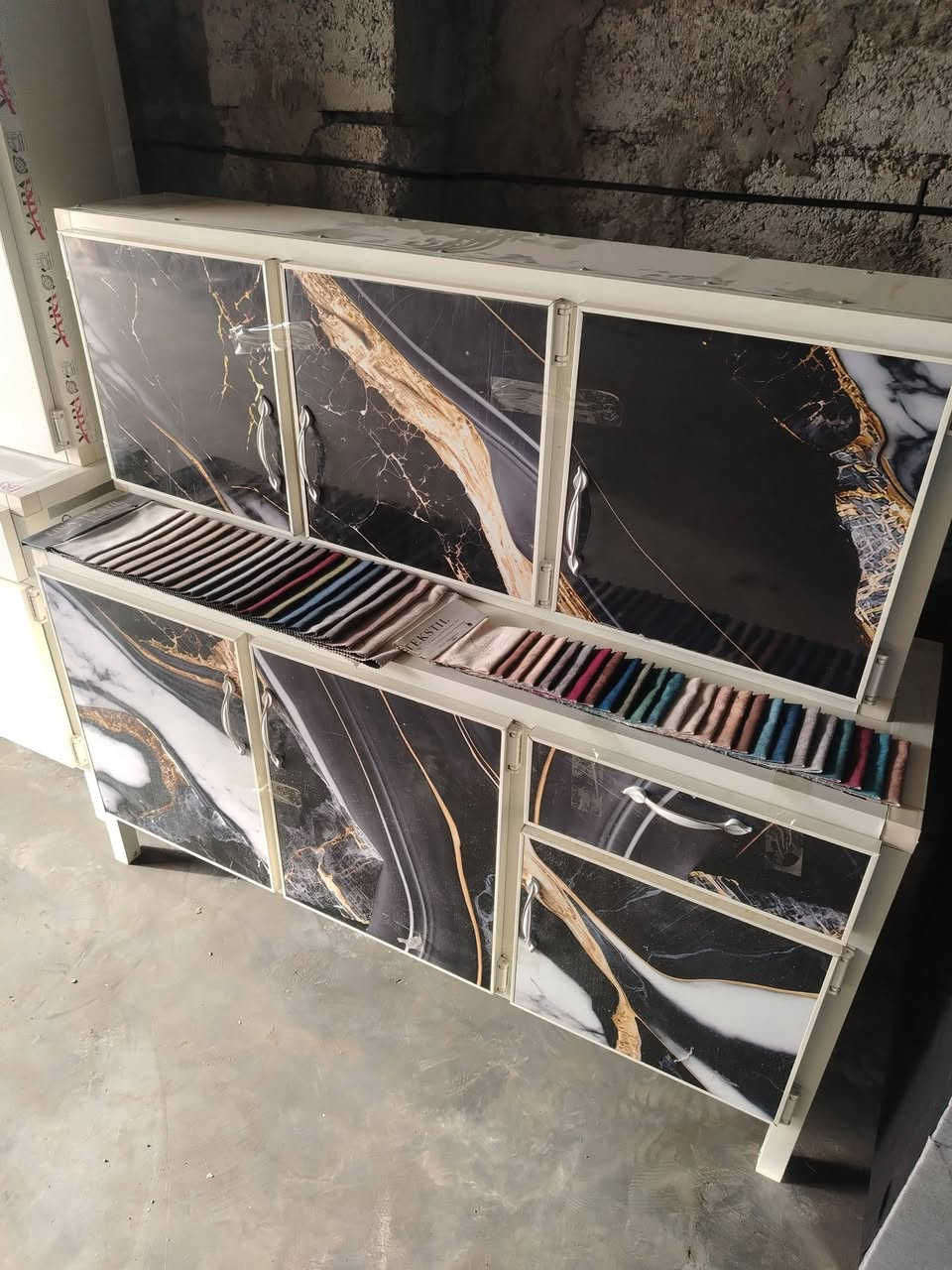 كاونترات مترين ومترين ونص ومتر ونص تخم يجود حسب الطلب ولقياسات ول  لون بسعار تنافسية عناوانة بلدروز مقابيل مدرسة ثقافة مجاور مول انفنتي ***********/ ***********
