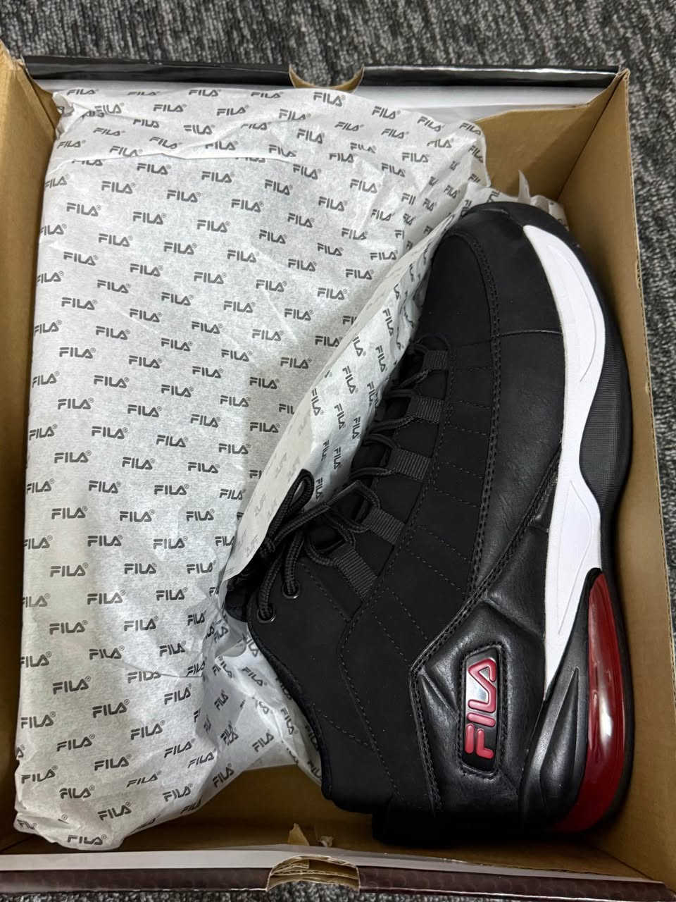 پێلاوی مارکەی FILA اسلی اورگینال بە شەرت نوێ ناو پاکەت نرخی ٧٠،٠٠٠ و تۆزێک مامەلە نرخی خۆی ٨٠$ ە  رەقەم ٤٢

*********** أربيل, العراق
