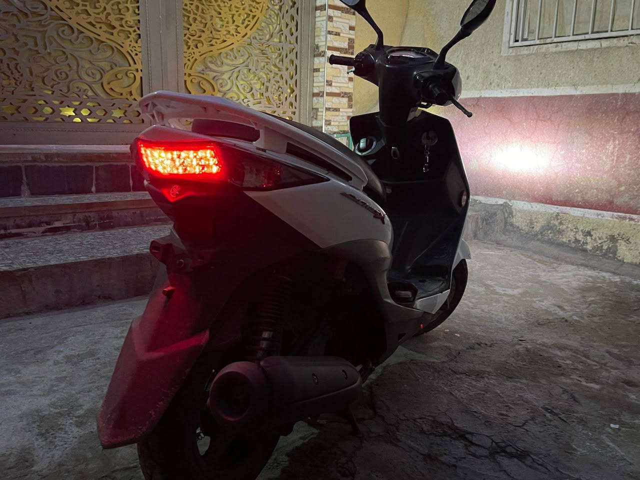 للبيع دراجه سكنس ليد مقفوله كفاله عامه برغي ما مفتوح بيها مكان بغداد مدينه الصدرم السعر 1400 الرقم***********
