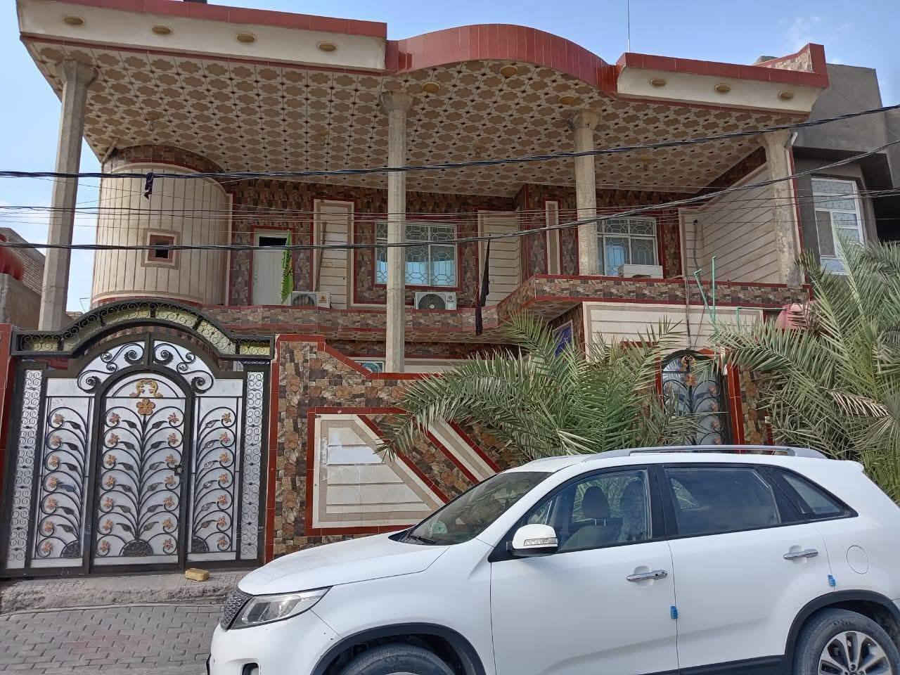 #اللهم صل على محمد وآل محمد 
#بيت للبيع  مقابل خدمات منتزه + روضه 
#طابقين  مسلح 
#منطقة حي الحكم  قرب مركز صحي الحكم 
#المساحة 260 متر 
#الطابق الأرضي يحتوي على استقبال و٣ غرف  وصالة ومطبخ وصحيات خارجية وداخلية
#الطابق الأول يحتوي على٤ غرف وصالة وصحيات 
البيت شغل درجة أولى و كامل كل نقص مابيه 
للاستفسار الاتصال على الارقام التالية
 ***********
***********
