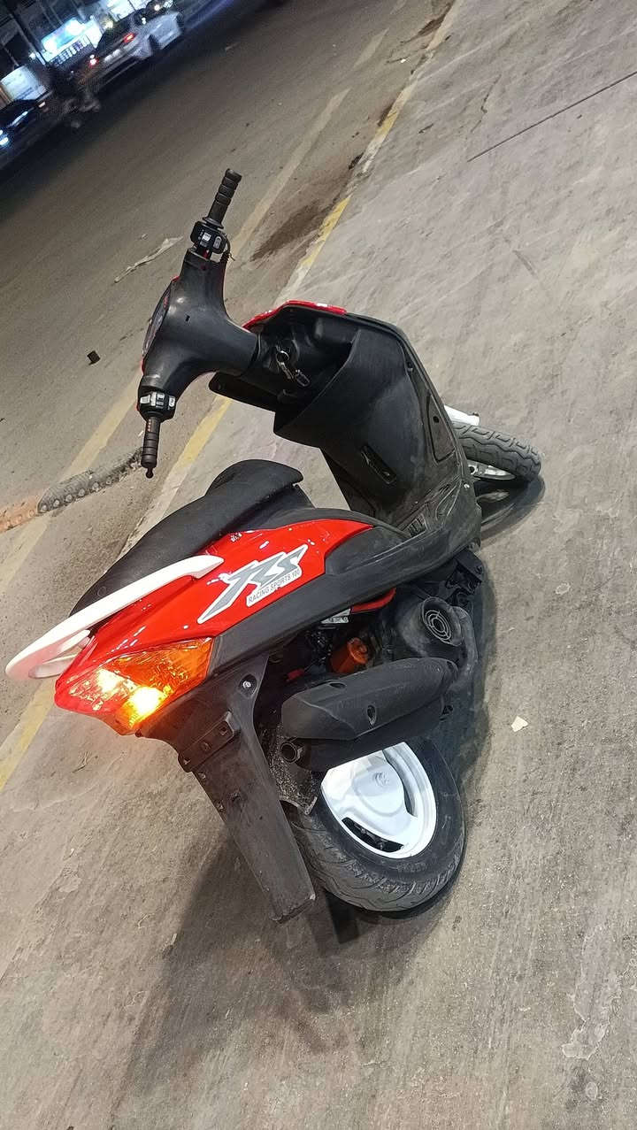 سلام عليكم
دراجة ماكس عدله 
دراجه حلوة ومامله مابيه اي نقص بس 
باتري يردله وكهربيات كله شغاله ومكينه حلوة كلش 
شلعه معدل بوشه 55 دراجه حلوة حيل مكان بغداد المشتل 
***********بي وتساب رسلني وبخدمتك
