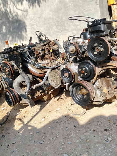 السلام عليكم يوجد لدينا محركات كامل ملحقات كير كنبريسر بور استيرن نوع فور واي ***********
